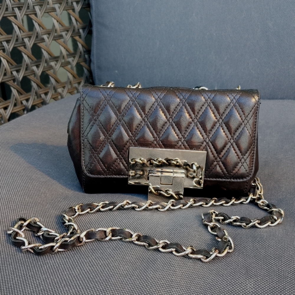 Stuart Weitzman Black Quilted Chain Bag
